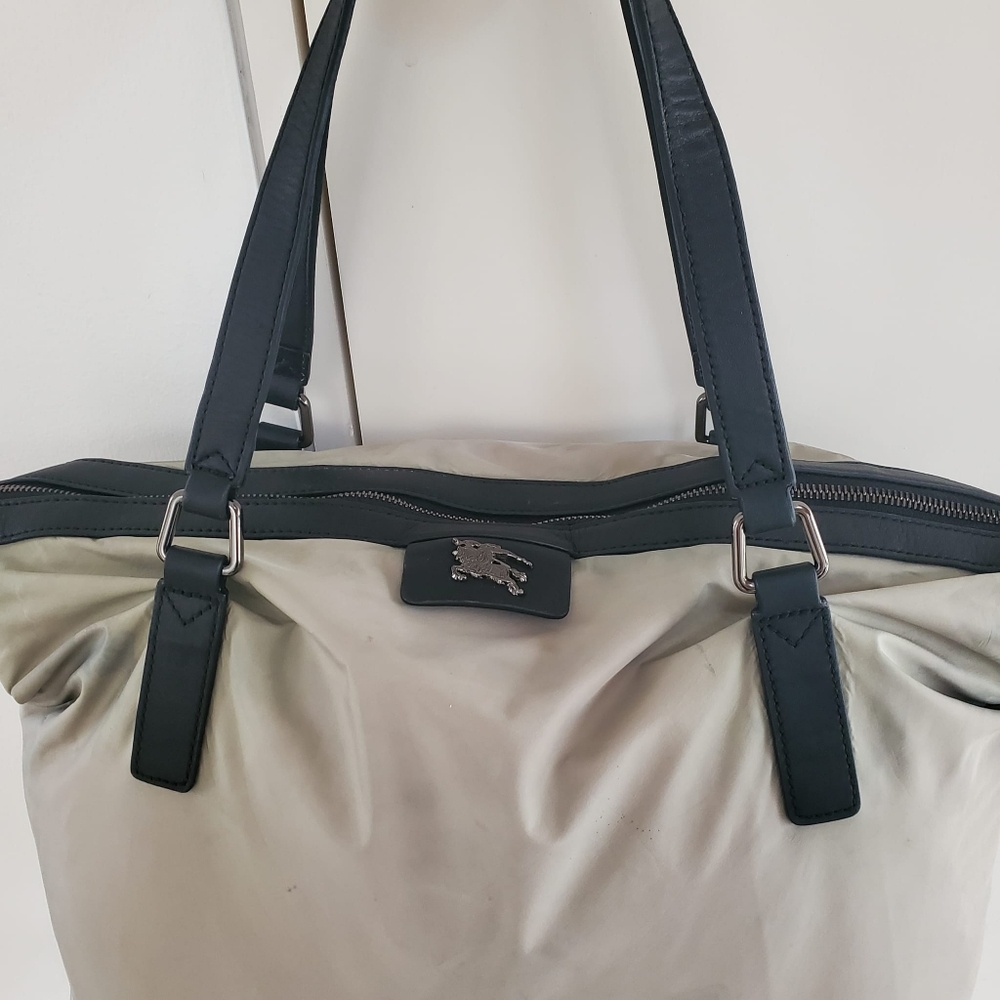 Burberry Large Kahki Buckleigh Tote - Picture 2 of 13